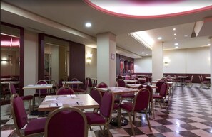 Daily cooked-to-order breakfast for a fee - Hotel Sterling (Madrid)