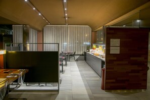 Daily continental breakfast (EUR 6 per person)
