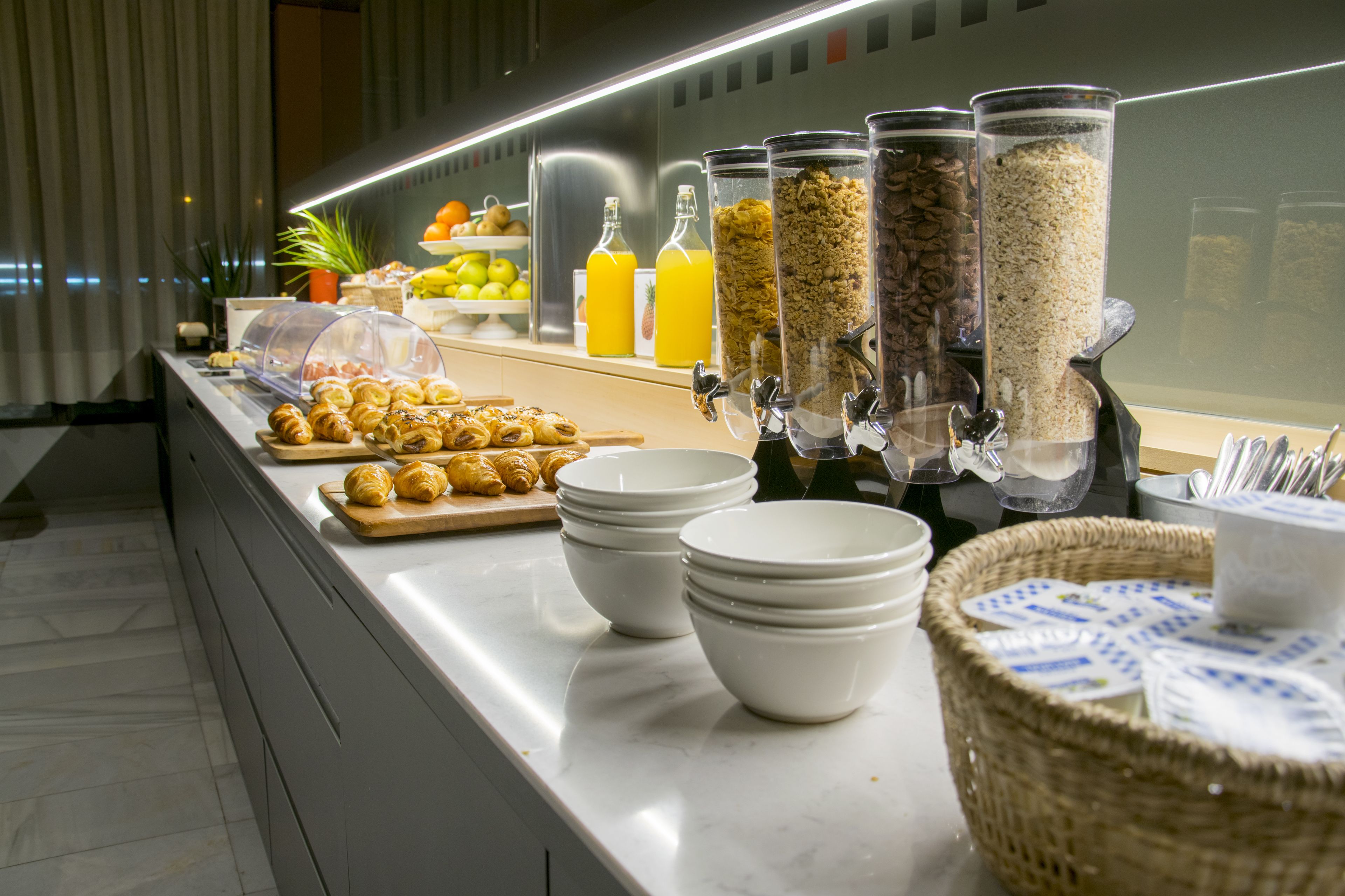 Daily continental breakfast (EUR 8.5 per person)