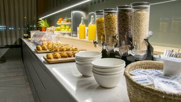 Daily continental breakfast (EUR 6 per person)