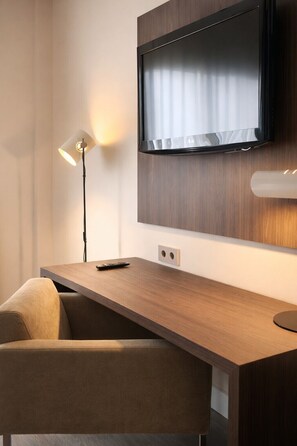Premium bedding, down duvets, memory-foam beds, minibar - Hotel Andia (Orcoyen)