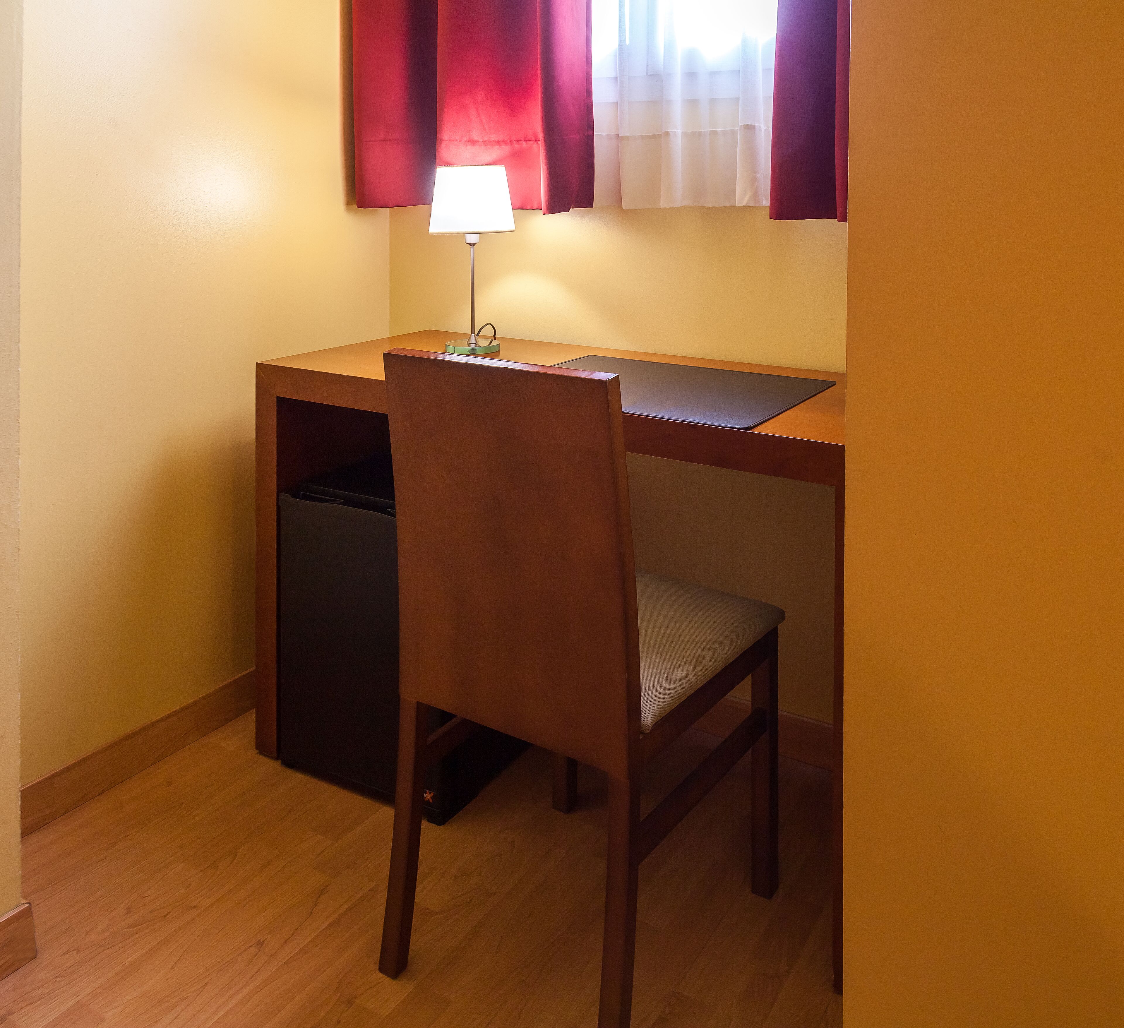 standard room, 1 queen bed | premium bedding, down duvets, memory-foam beds, minibar