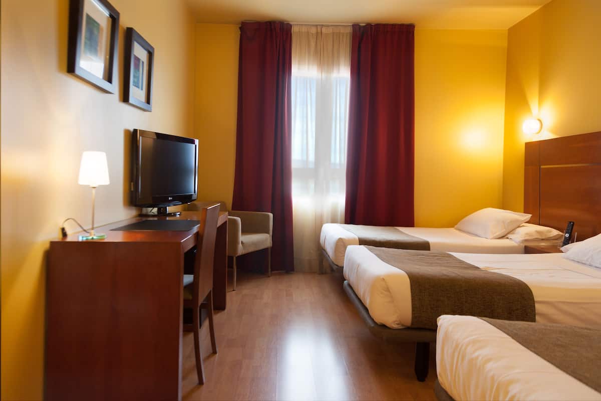 Triple Room | Premium bedding, down comforters, memory foam beds, minibar