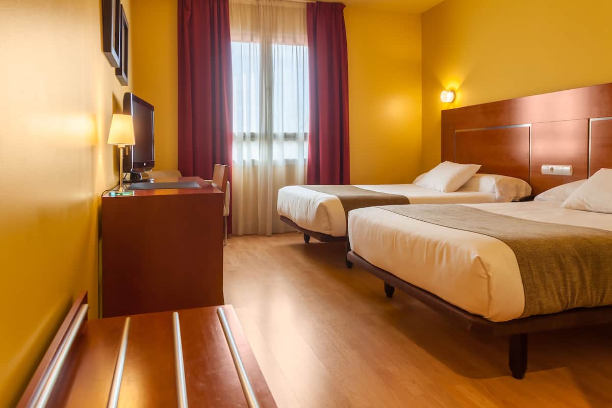 Kamar Keluarga (2 adults and 2 children) | Seprai premium, selimut bulu angsa, busa memori, dan minibar