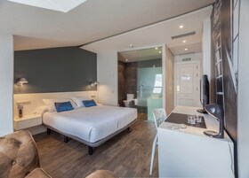 客房 | 高档床上用品、羽绒被、记忆海绵床垫、迷你吧