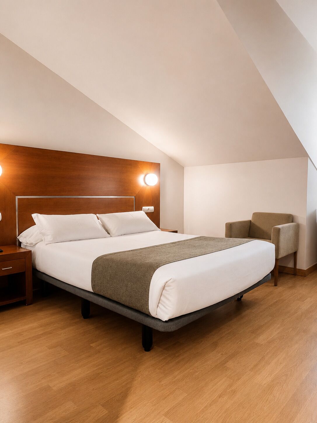 Standard Room, 1 Queen Bed | Premium bedding, down duvets, memory-foam beds, minibar