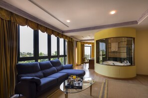 Minibar, caja de seguridad en la habitación y cortinas blackout 