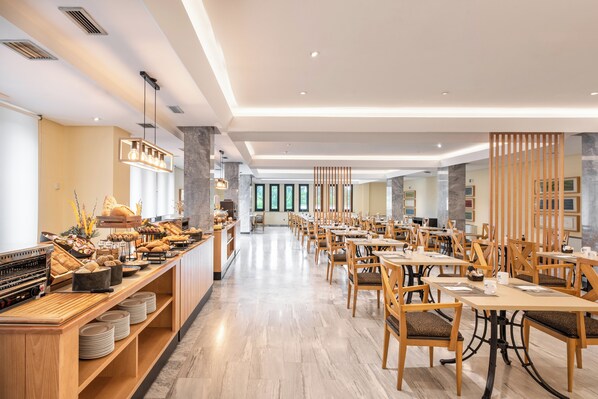 Daily buffet breakfast (EUR 12.00 per person)