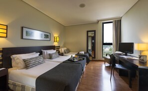 Minibar, in-room safe, blackout drapes, free WiFi - EXE Auriense (Ourense)