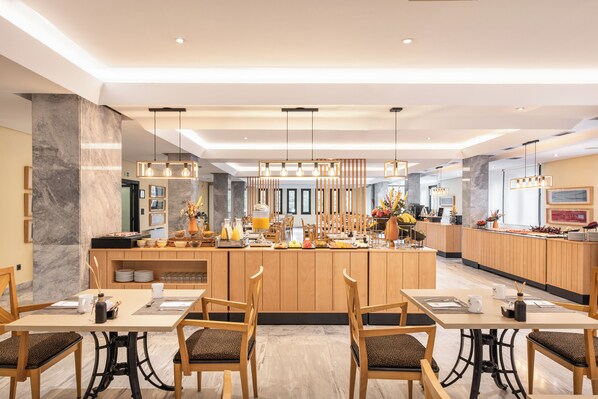 Desayuno buffet todos los días (EUR 12.00 por persona)