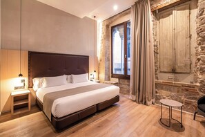 Gran Barcino | Chăn bông, két bảo mật tại phòng, bàn, màn/rèm cản sáng 