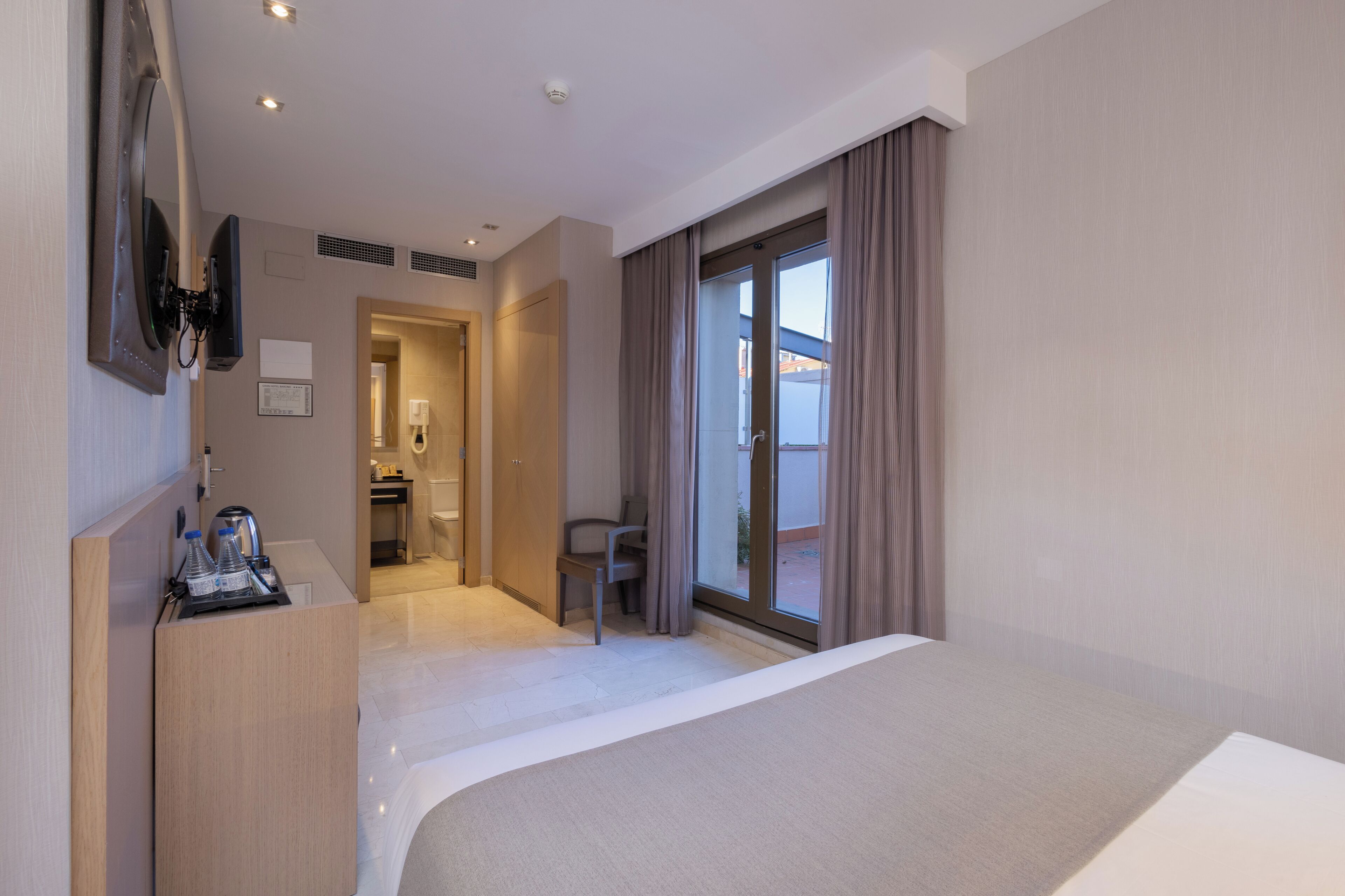 1 bedroom, down duvets, in-room safe, desk