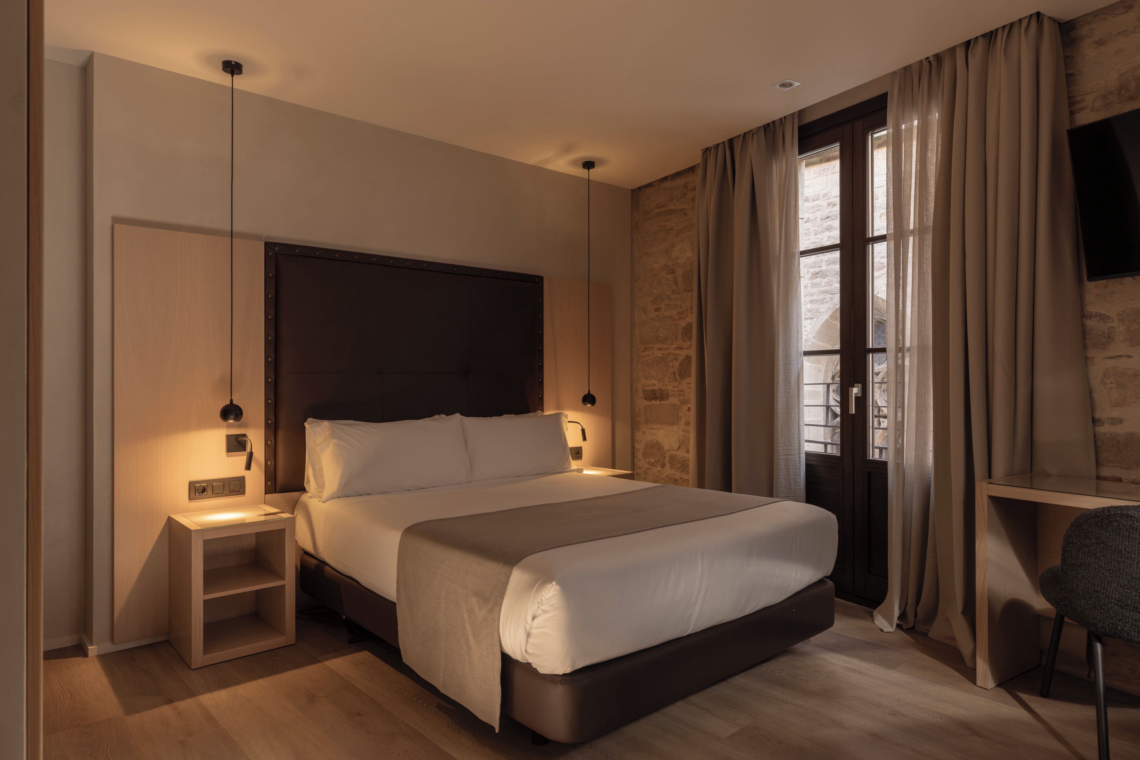 Down duvets, in-room safe, desk, blackout curtains