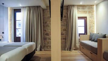 Down duvets, in-room safe, desk, blackout curtains