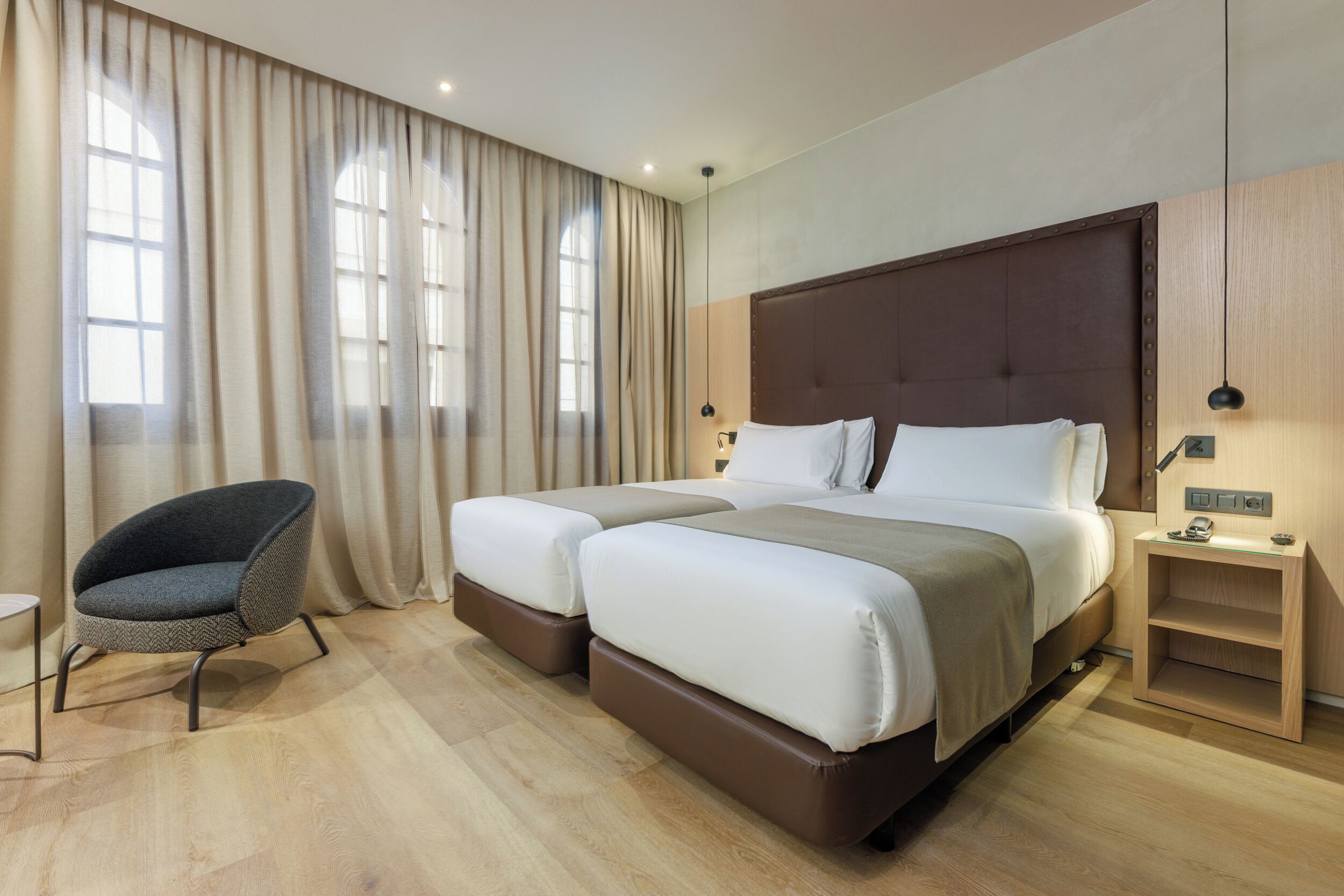 Down comforters, in-room safe, desk, blackout drapes