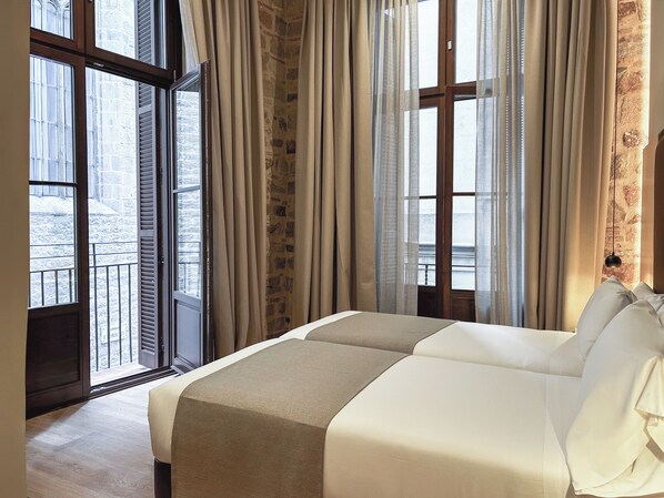 Daunenbettdecken, Zimmersafe, Schreibtisch, Verdunkelungsvorhänge