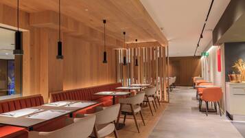 Esmorzar diari d'estil bufet (16 EUR per persona)