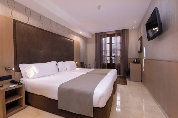 1 bedroom, down duvets, in-room safe, desk
