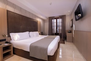 Down duvets, in-room safe, desk, blackout curtains