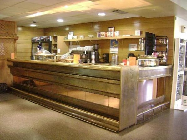 Petit déjeuner continental (4.00 EUR par personne)