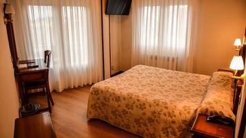 Quarto casal | Escrivaninha, Wi-Fi de cortesia