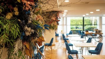 供應早餐、午餐和晚餐,西班牙料理