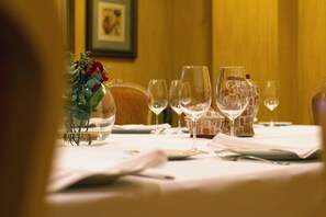 Breakfast, lunch, dinner served; Spanish cuisine 