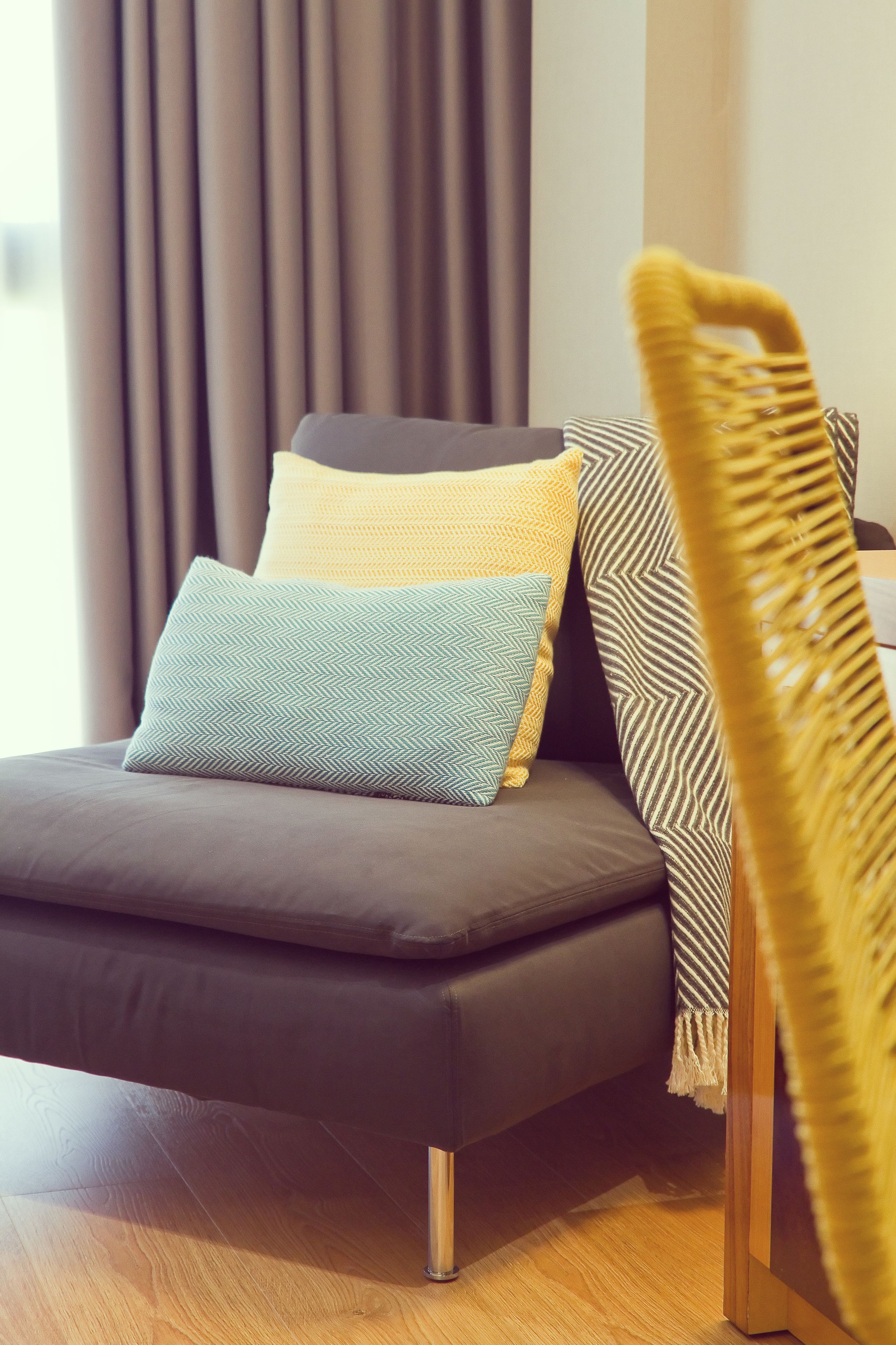 desk, laptop workspace, soundproofing, free wifi