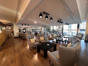 Flat-screen TV, pay films