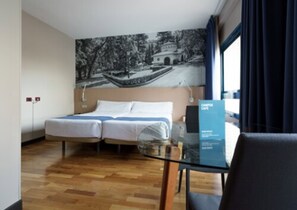Blackout curtains, free WiFi, bed sheets - Aparthotel Campus (Oviedo)