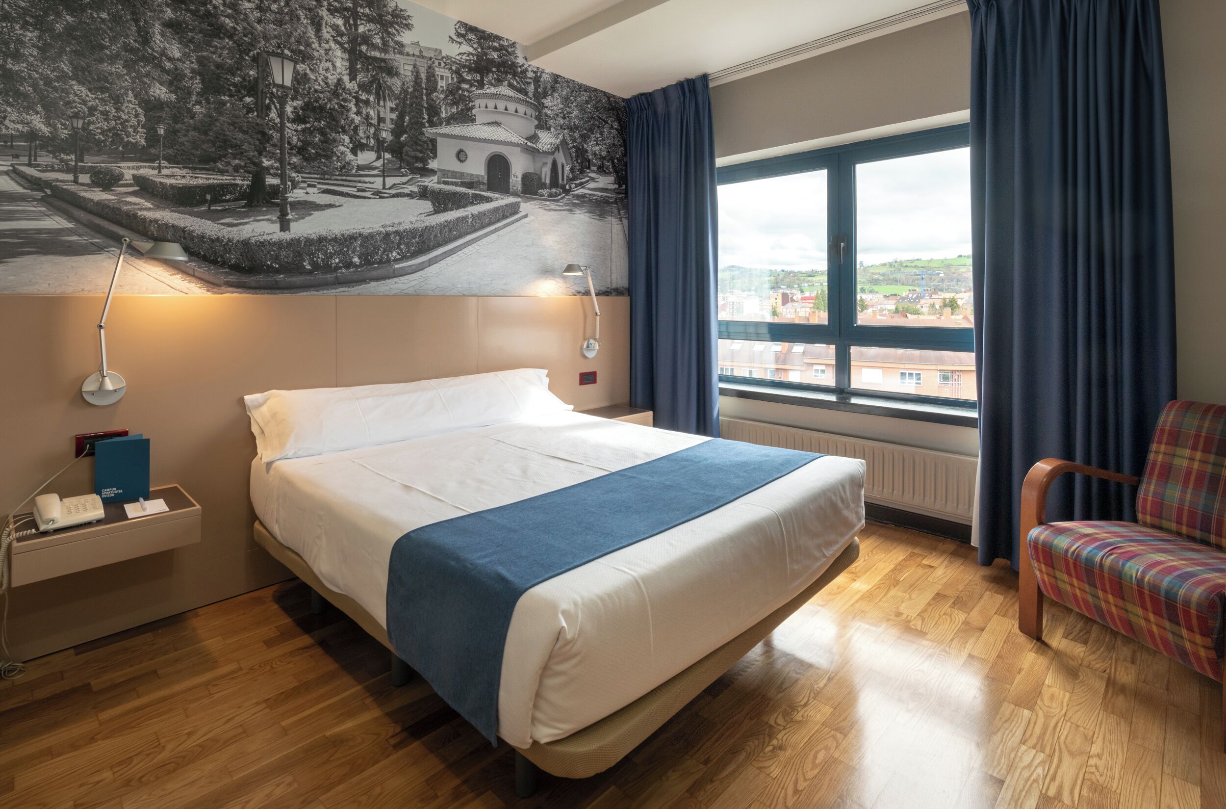 Blackout drapes, WiFi (free), bed sheets