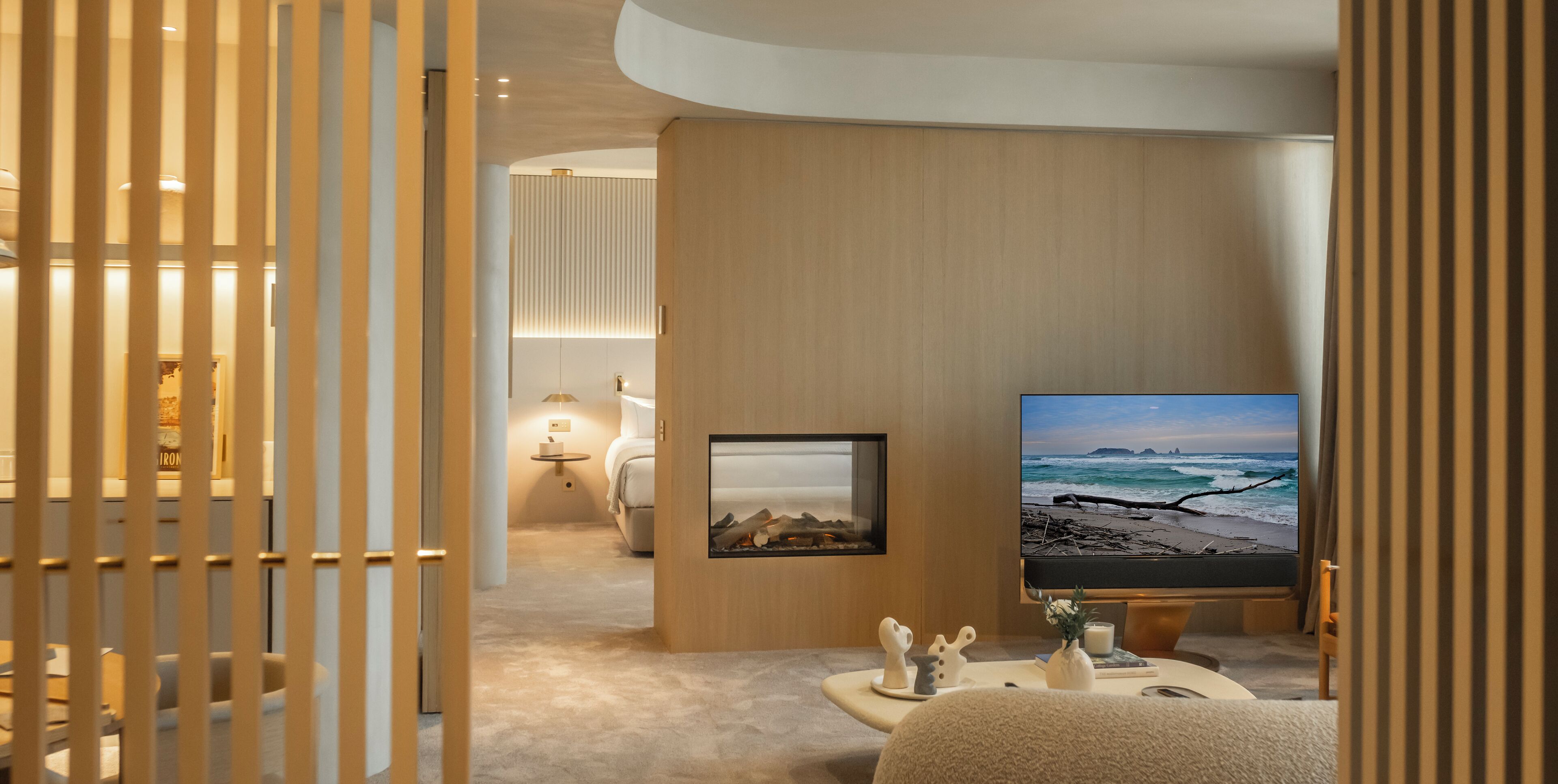 Deluxe Suite | Living area | 40-inch LCD TV with satellite channels, TV