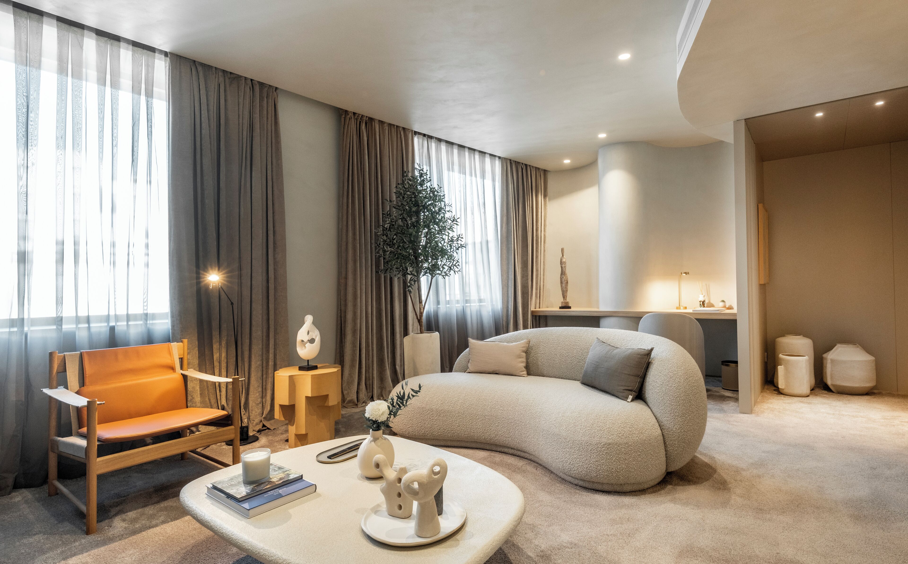 Deluxe Suite | Living area | 40-inch LCD TV with satellite channels, TV