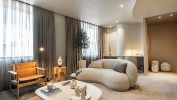 Deluxe Suite | Living area