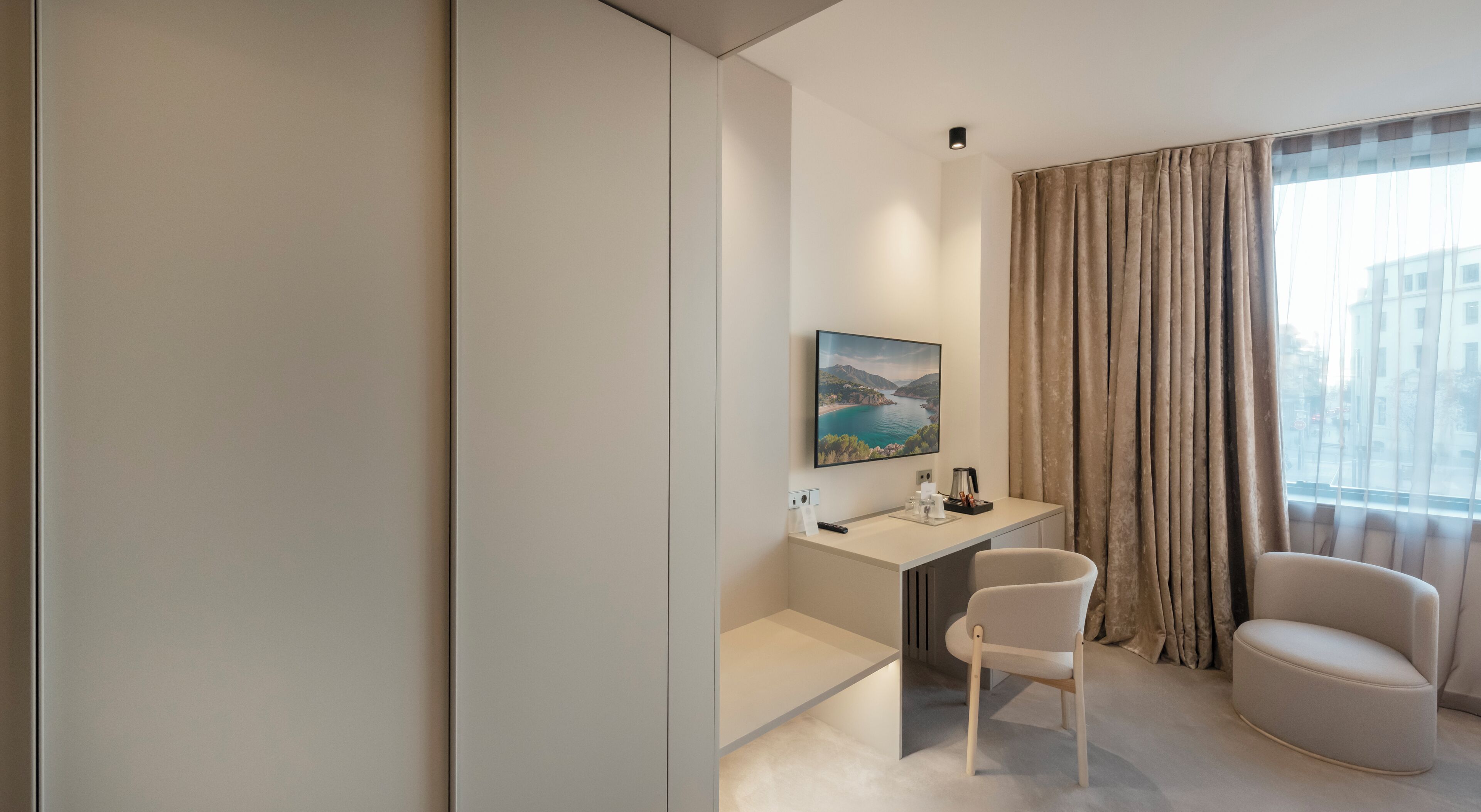 1 bedroom, egyptian cotton sheets, premium bedding, minibar