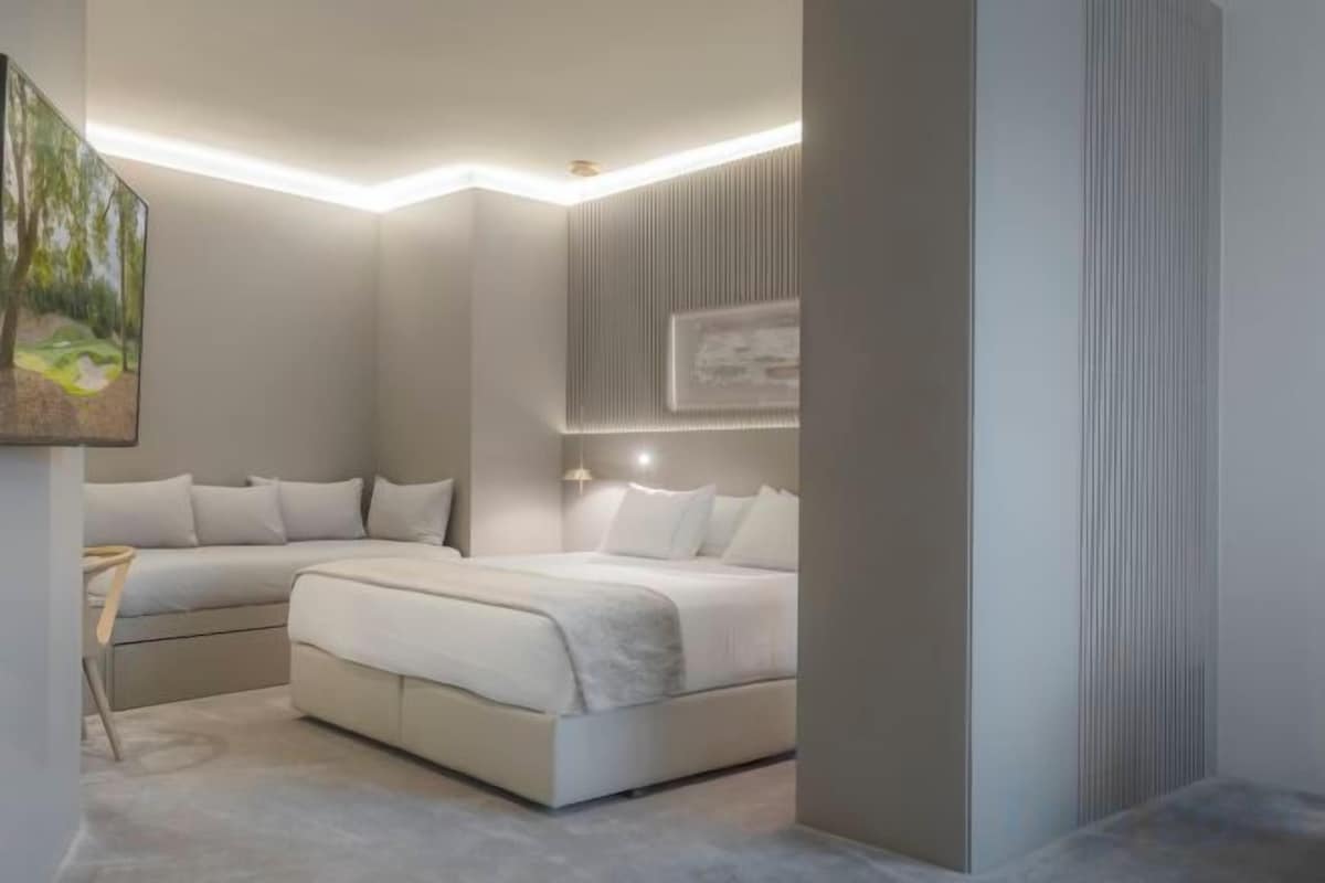 Egyptian cotton sheets, premium bedding, minibar, in-room safe