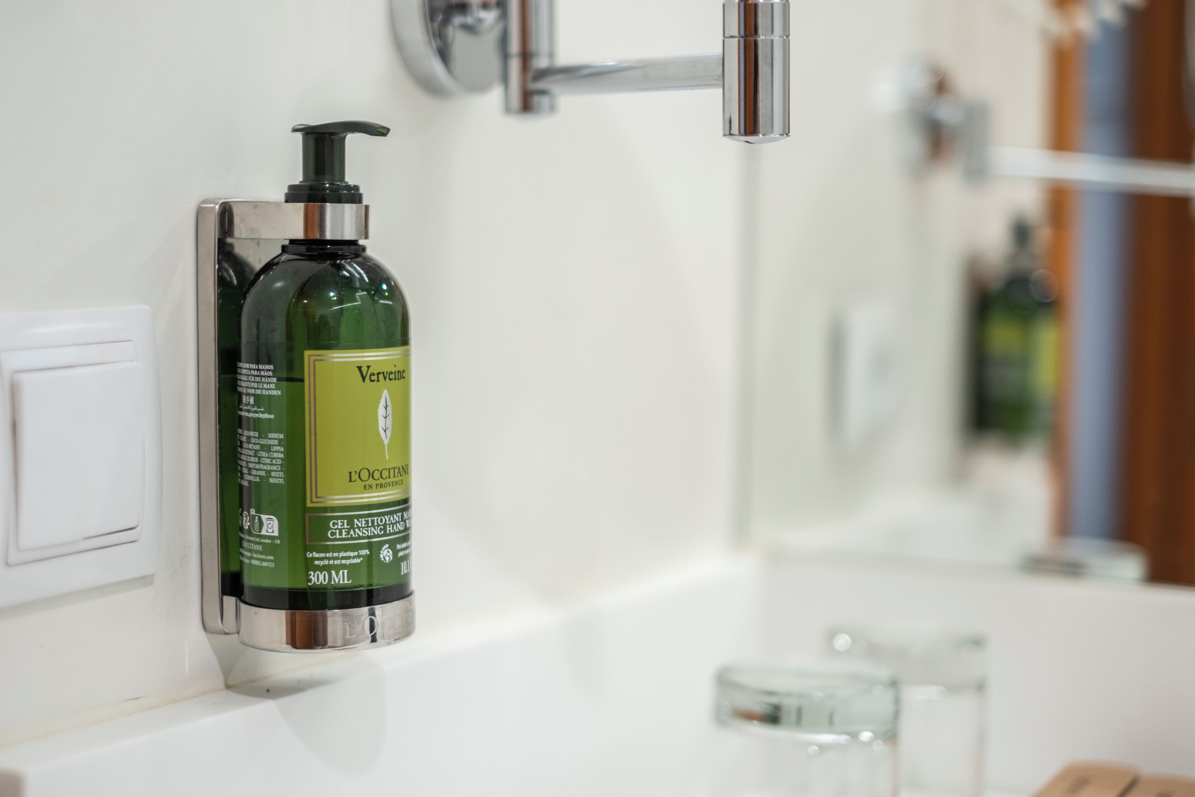 combined shower/bathtub, designer toiletries, hair dryer, bidet