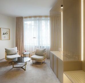 Junior Suite | Living area | 40-inch LCD TV with satellite channels, TV