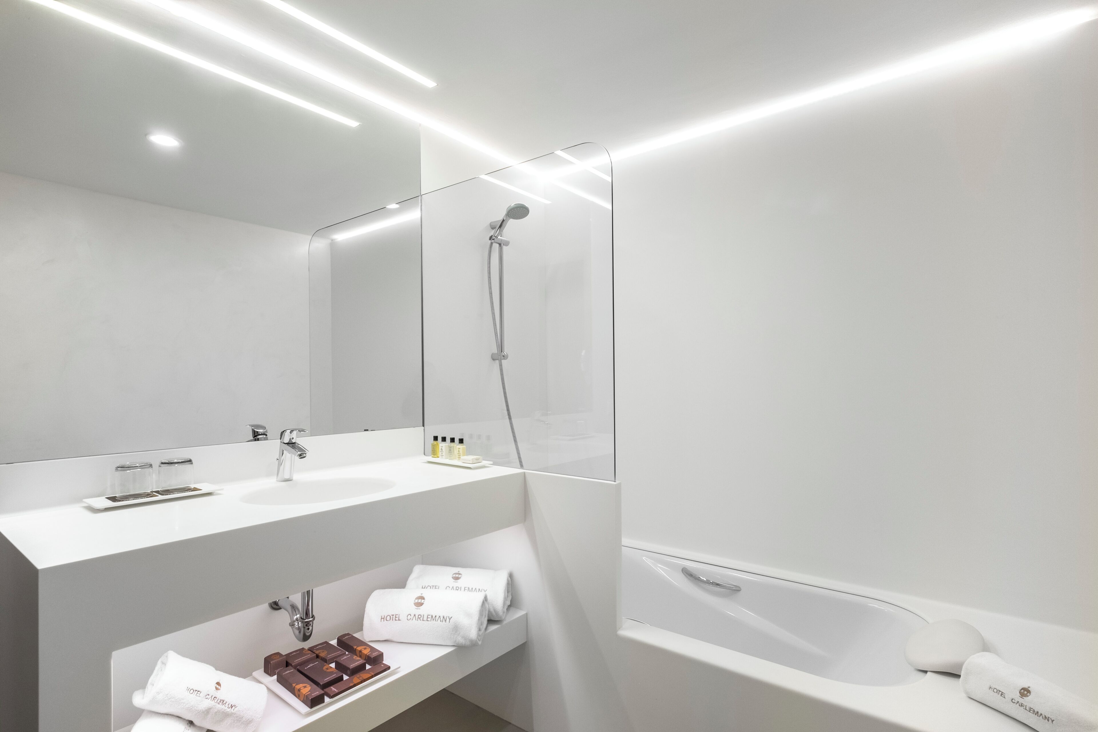 combined shower/bathtub, designer toiletries, hair dryer, bidet