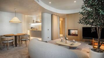 Junior-sviitti | 1 makuuhuone, egyptinpuuvillaiset lakanat, ylelliset vuodevaatteet