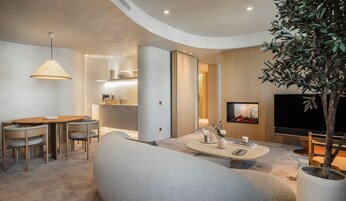 Sábanas de algodón egipcio, ropa de cama de alta calidad y minibar 