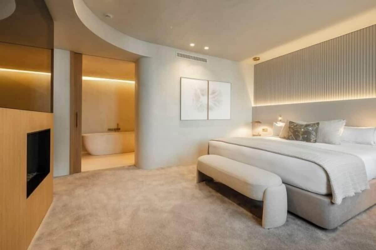 Egyptian cotton sheets, premium bedding, minibar, in-room safe