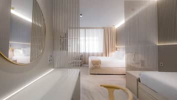 Deluxe vierpersoonskamer | 1 slaapkamer, lakens van Egyptisch katoen, luxe beddengoed, een minibar