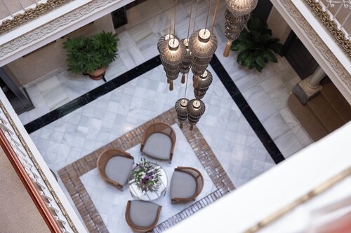 格拉維納 51 號酒店