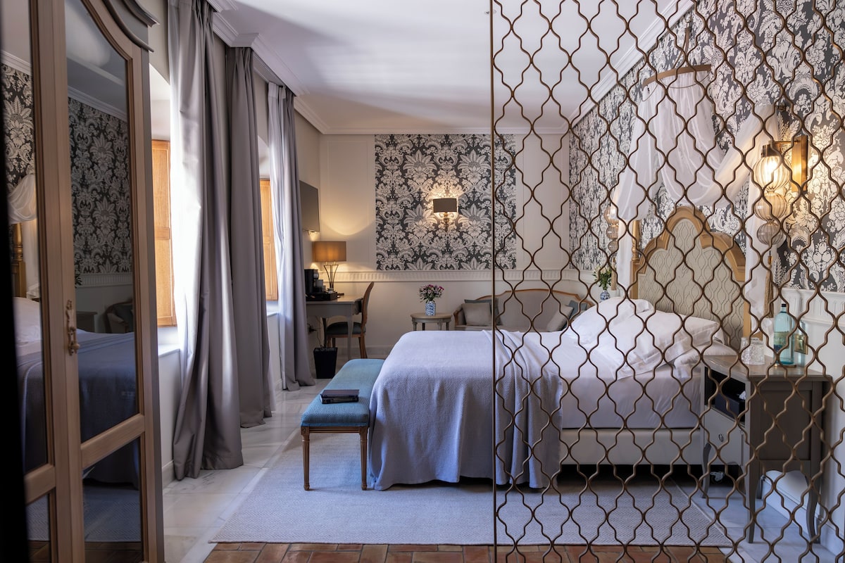 Premier tweepersoonskamer | Luxe beddengoed, een minibar, een kluis op de kamer