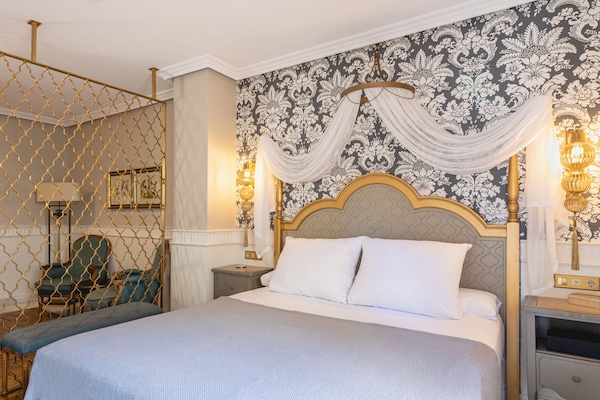 Premier-Doppelzimmer, Terrasse | Hochwertige Bettwaren, Minibar, Zimmersafe, Verdunkelungsvorhänge