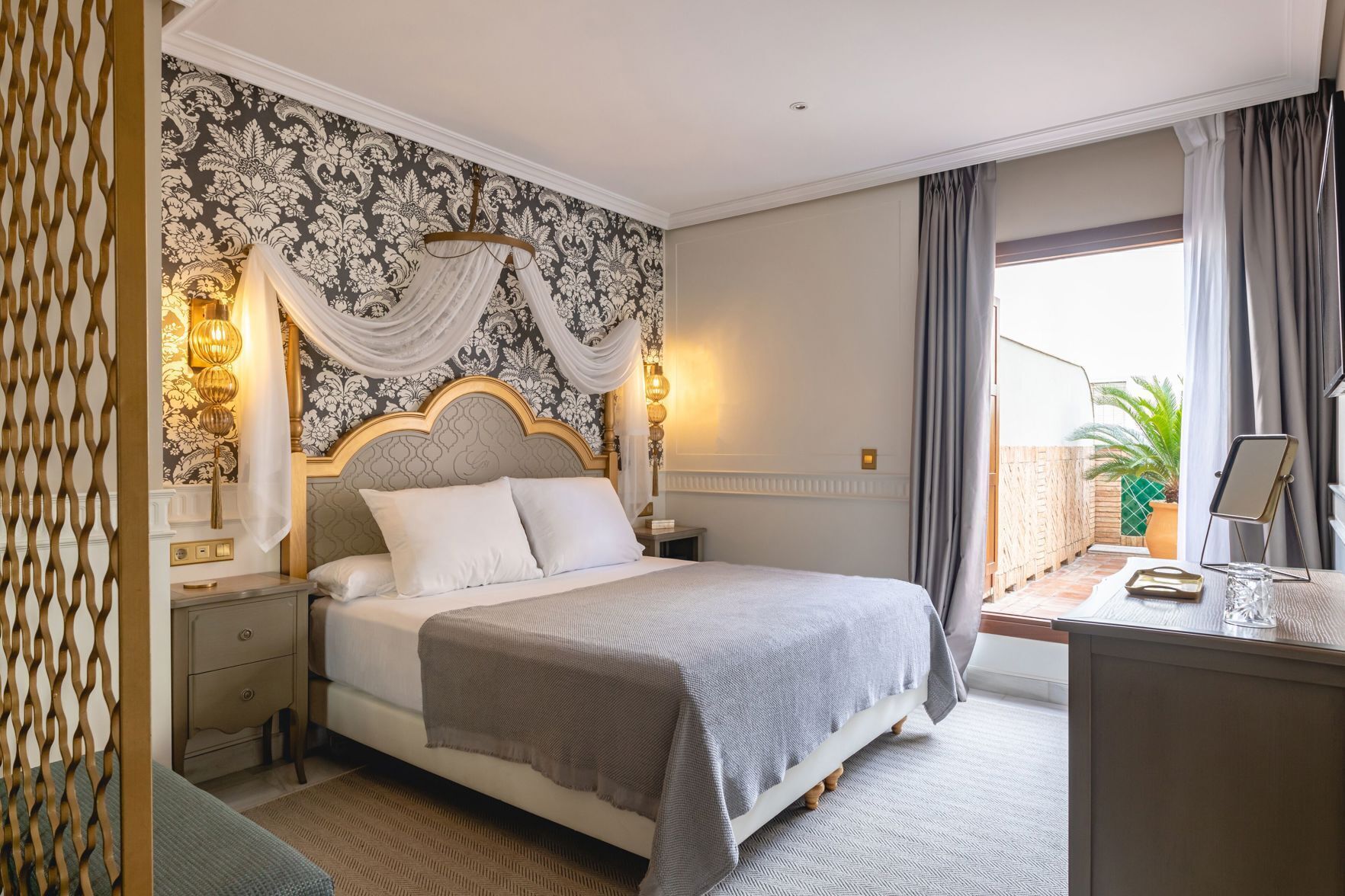 Ropa de cama de alta calidad y minibar 