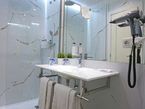 1 habitación, ropa de cama de alta calidad y minibar 