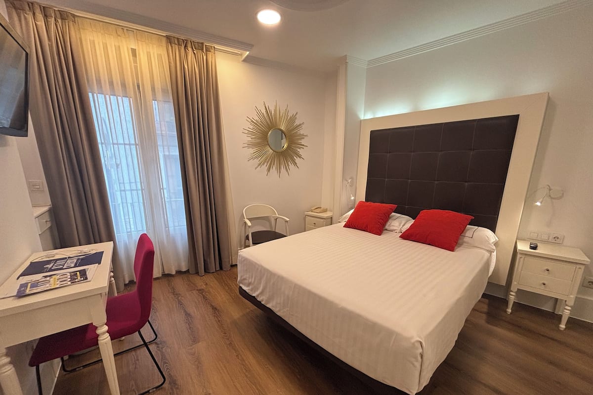 1 bedroom, premium bedding, minibar, in-room safe