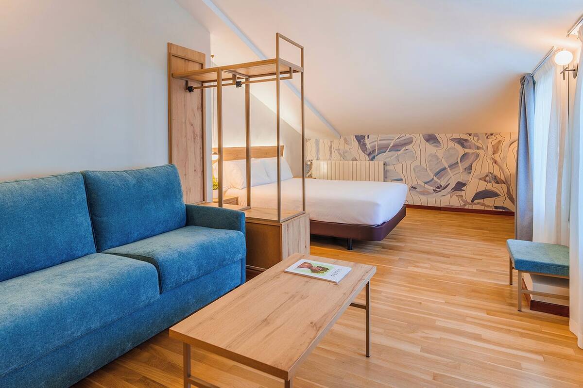 premium room | pillow-top beds, desk, laptop workspace, blackout curtains